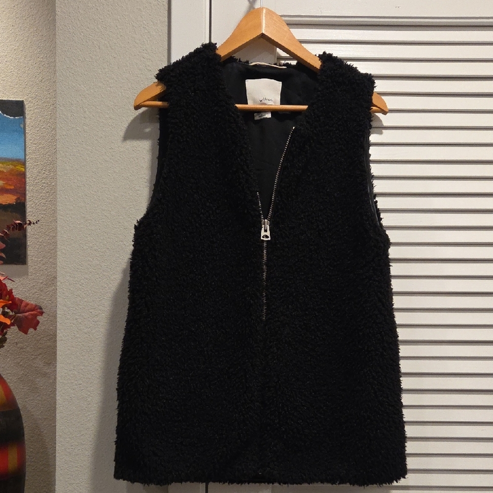 Wilfred Black Fleece Vest